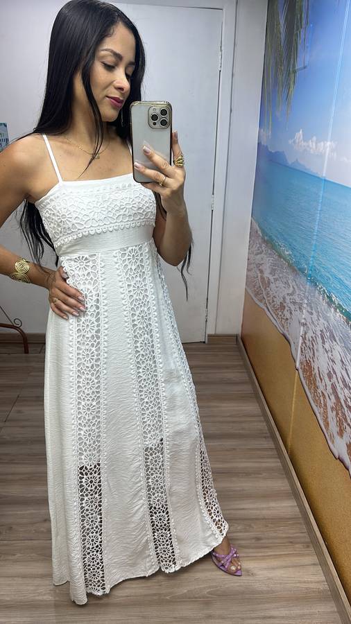 Vestido em renda. Perfeito para as festas de final de ano.