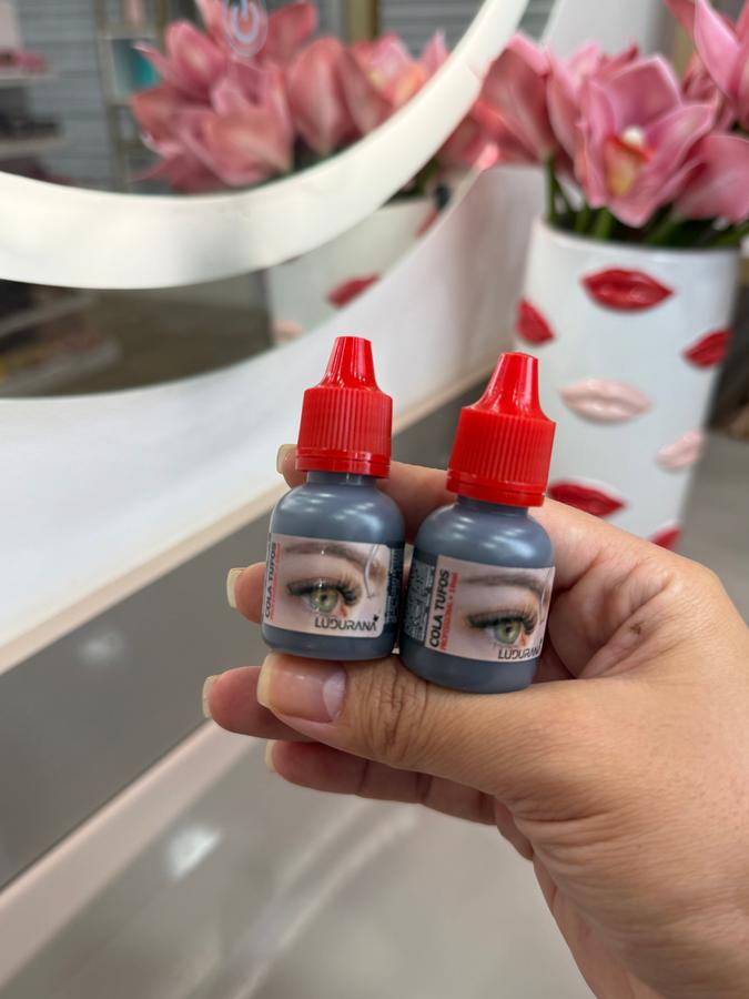 Cola de cílios tufinho