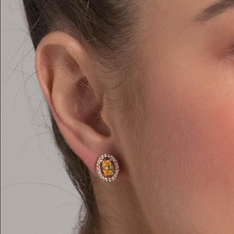 Brinco banhado a ouro 18k oval com zircônias